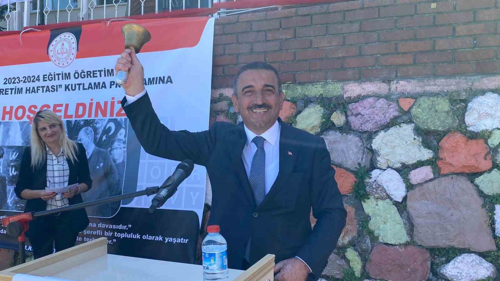 Yeni dönemin ilk ders zilini Vali Hacıbektaşoğlu çaldı