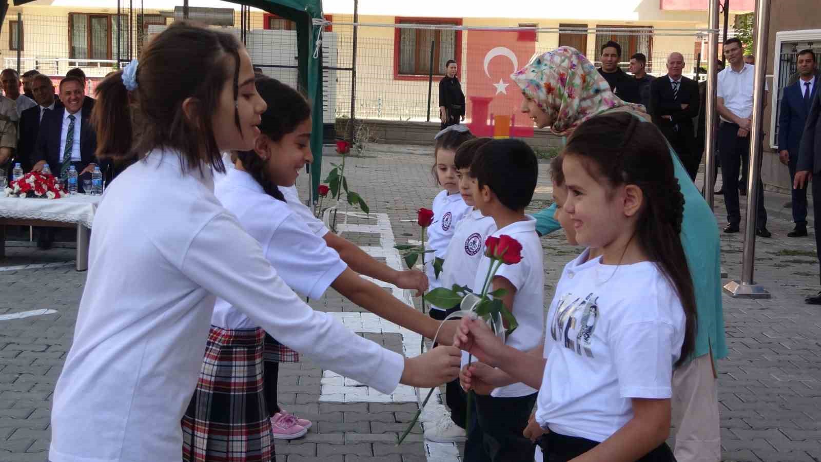 Bingöl’de eğitim-öğretim yılının ilk ders zili çaldı