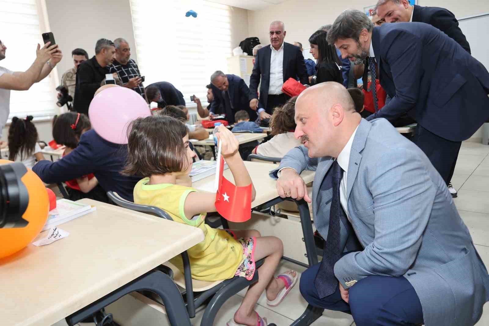 Deprem bölgesi Adıyaman’da 144 bin öğrenci ders başı yaptı