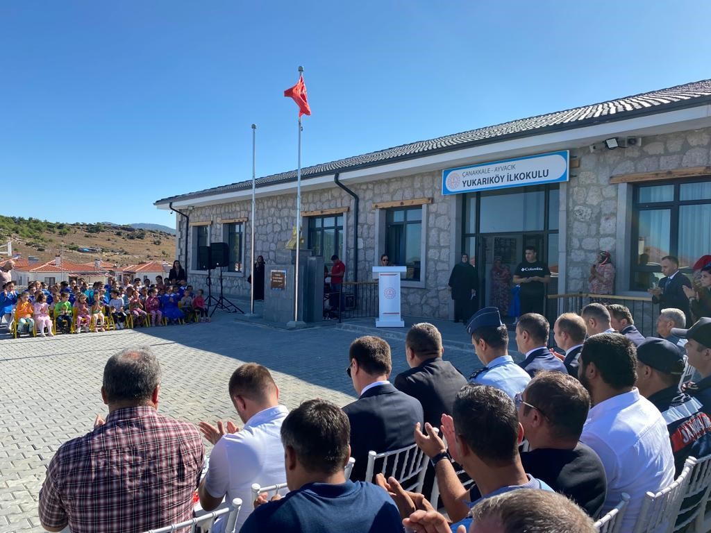 &Ccedil;anakkale&rsquo;de 2023-2024 Eğitim-&Ouml;ğretim Yılı Yukarık&ouml;y İlkokulunda d&uuml;zenlenen t&ouml;renle başladı
