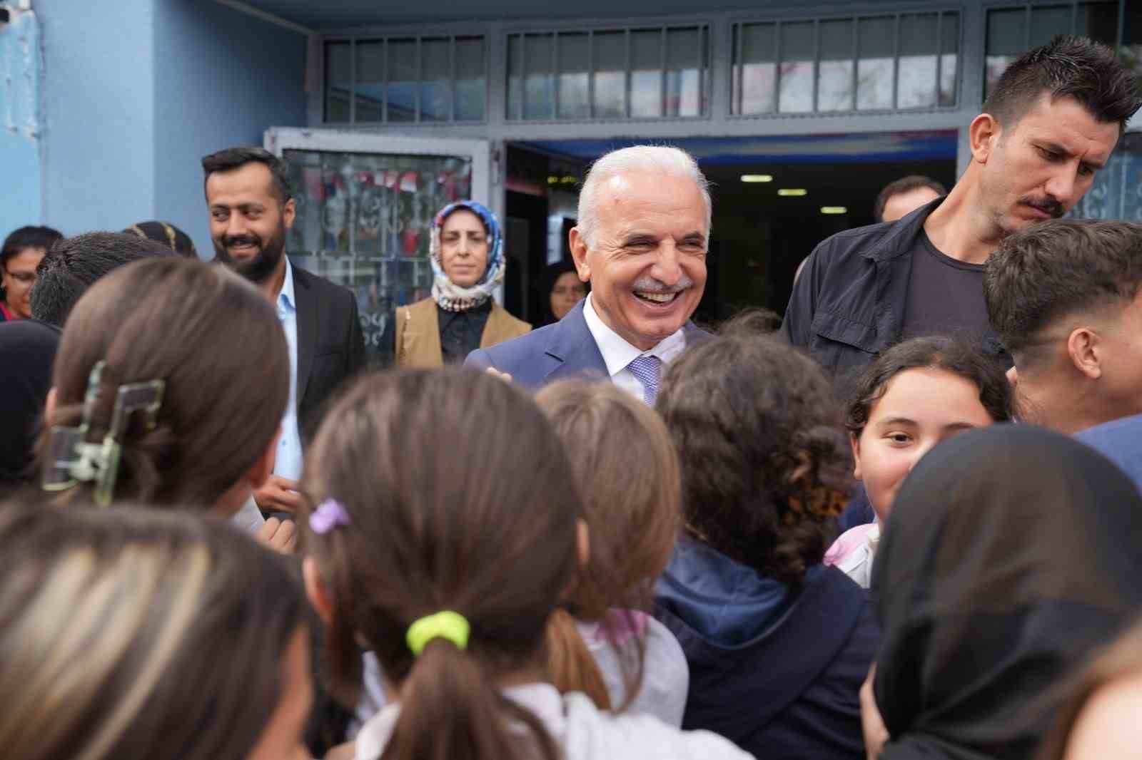 &Uuml;mraniye&rsquo;de ilk ders zili &ccedil;aldı
