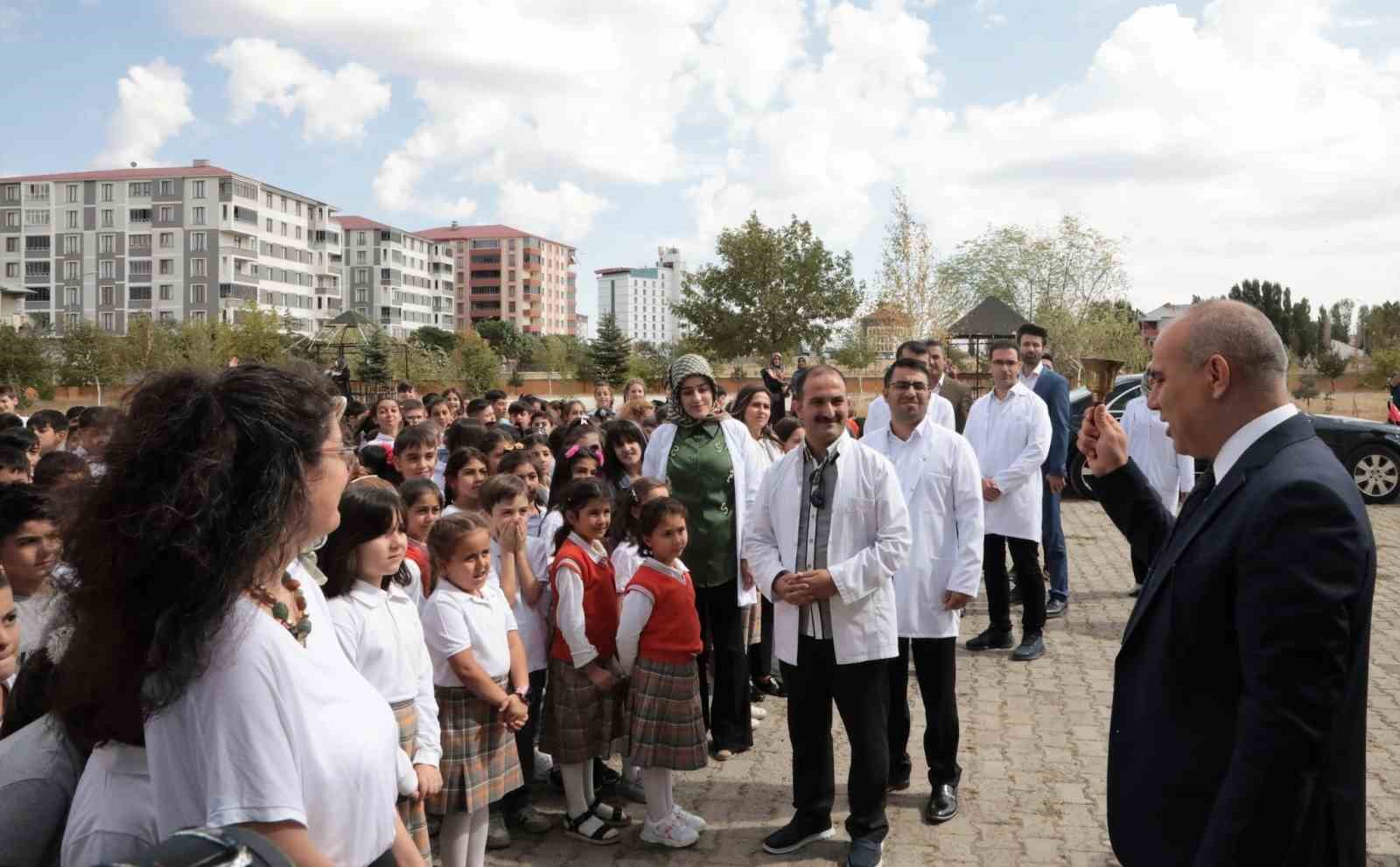 Ağrı’da ilk ders zili çaldı