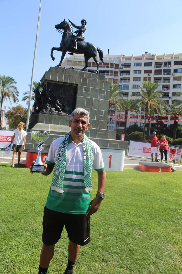 Ahmet Bayram, İzmir Yarı Maratonu&rsquo;nda şampiyon oldu
