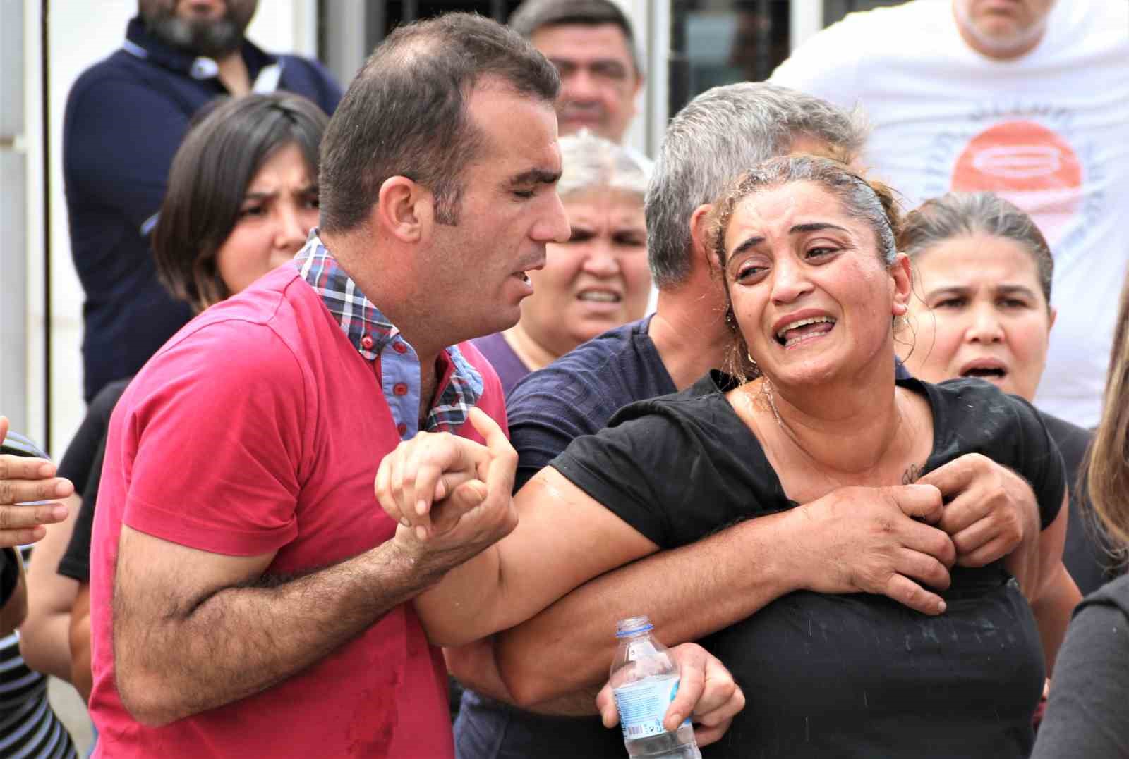 Antalya’da 3 genç için gözyaşları sel oldu, aile kapatılan yola tepki gösterdi