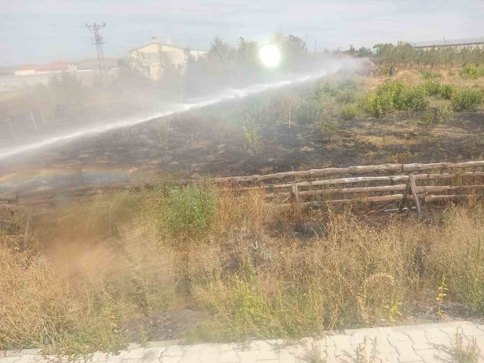 Kars’ta çıkan 2 ayrı anız yangını söndürüldü