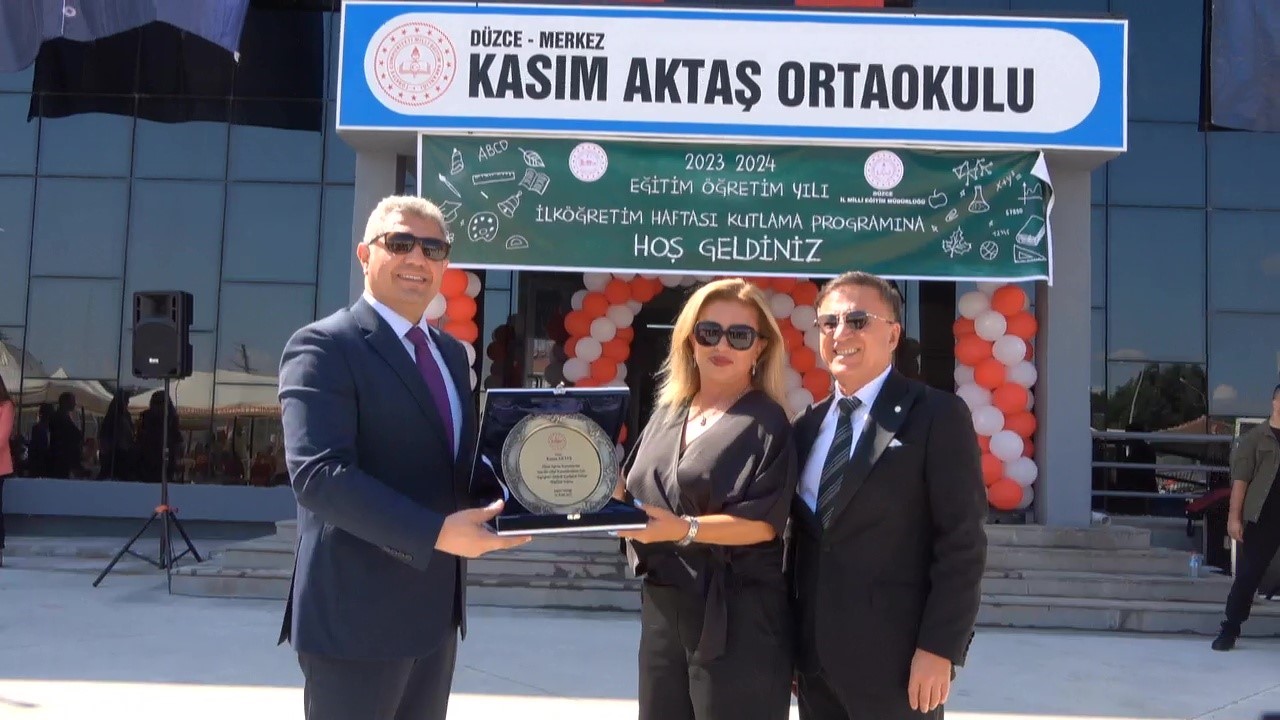 Şehrin en b&uuml;y&uuml;k ortaokulu t&ouml;renle hizmete a&ccedil;ıldı
