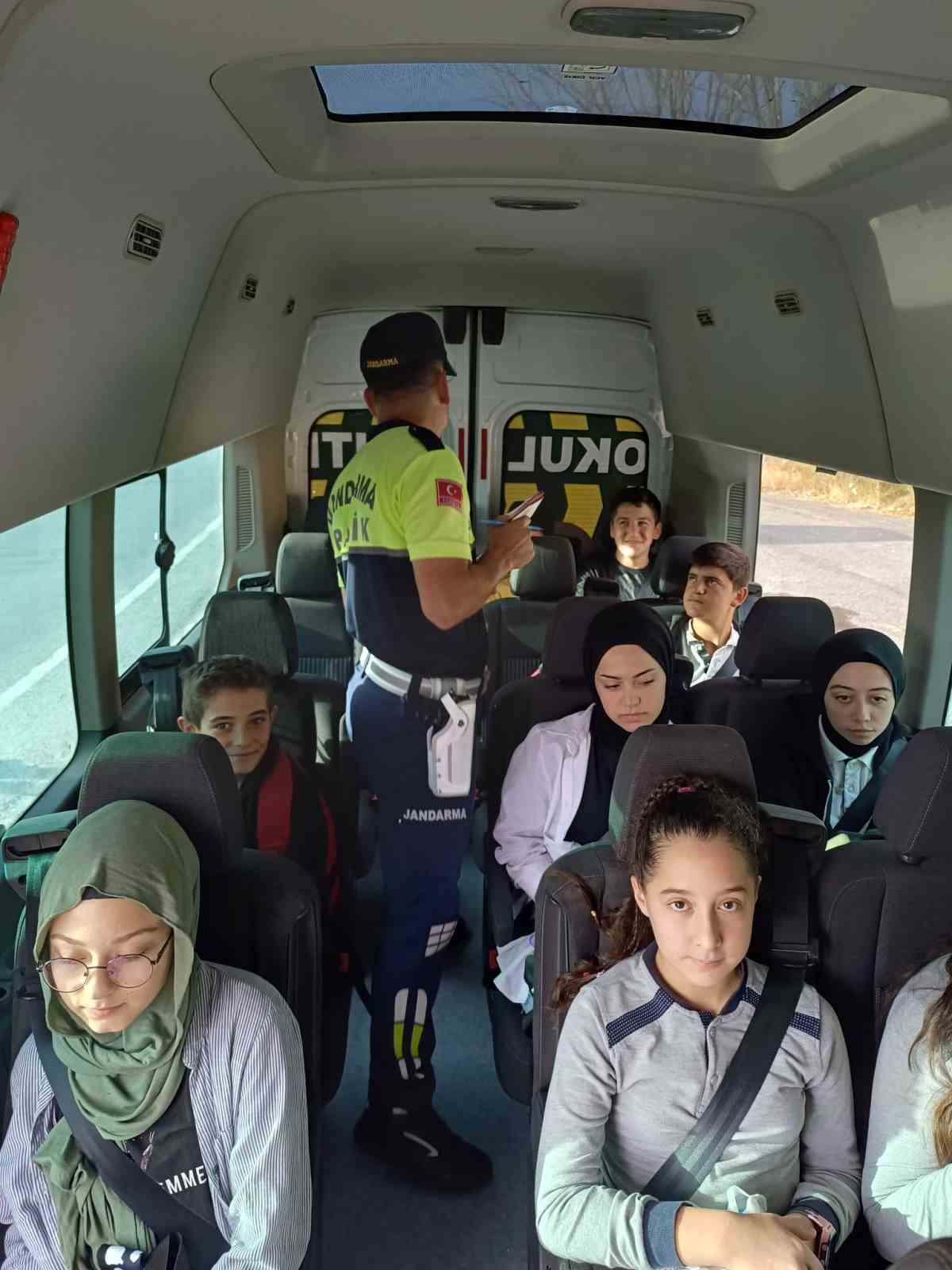 Jandarma’dan okul servislerine denetim