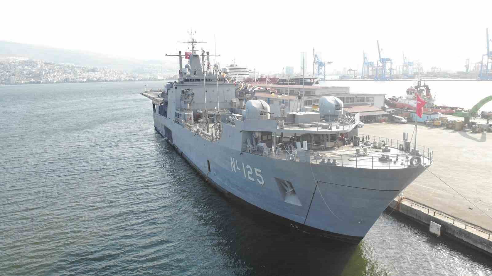 TCG Burgazada ve TCG Osmangazi gemileri İzmir&rsquo;de ziyarete a&ccedil;ıldı
