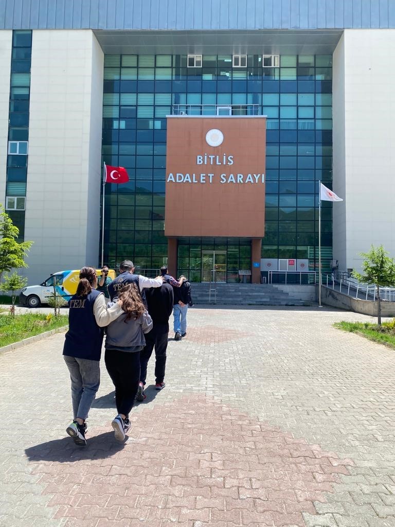 Bitlis merkezli 7 ilde FET&Ouml; operasyonu: 9 g&ouml;zaltı
