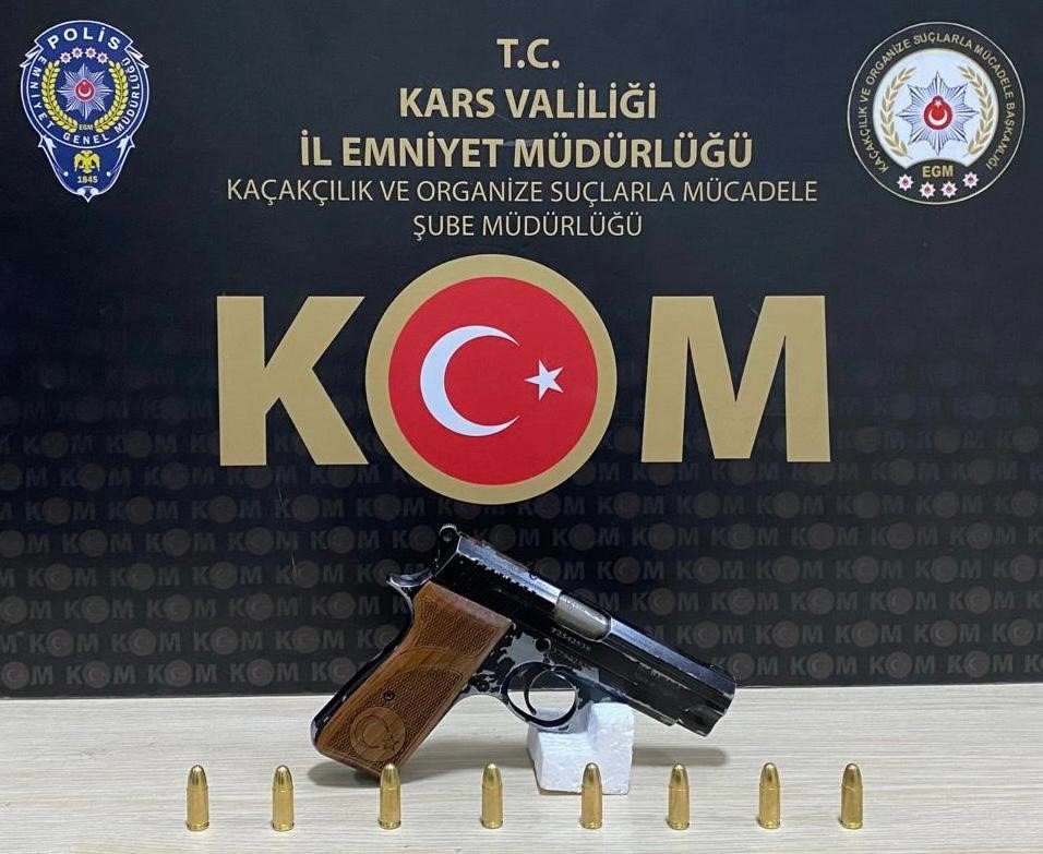 Kars&rsquo;ta tarihi eser ve silah ele ge&ccedil;irildi
