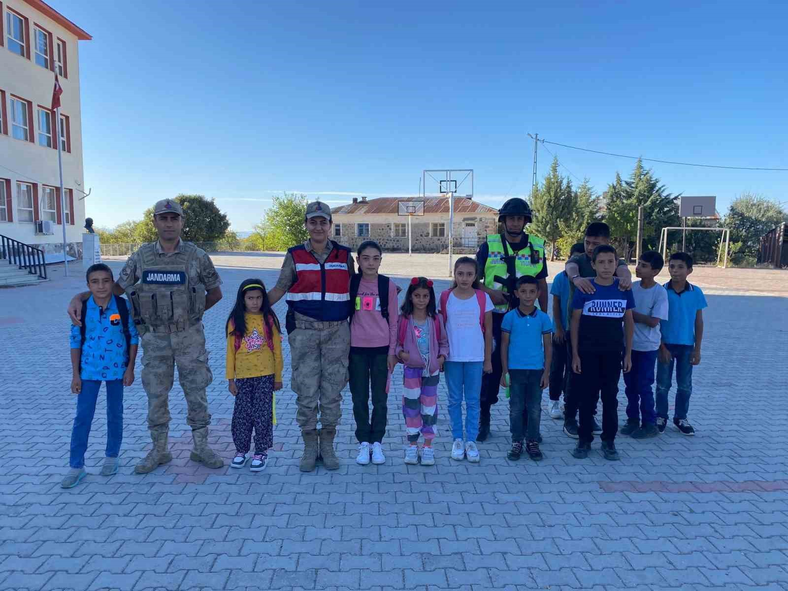 Tunceli’de öğrenci güvenliği için asayiş ve trafik denetimleri