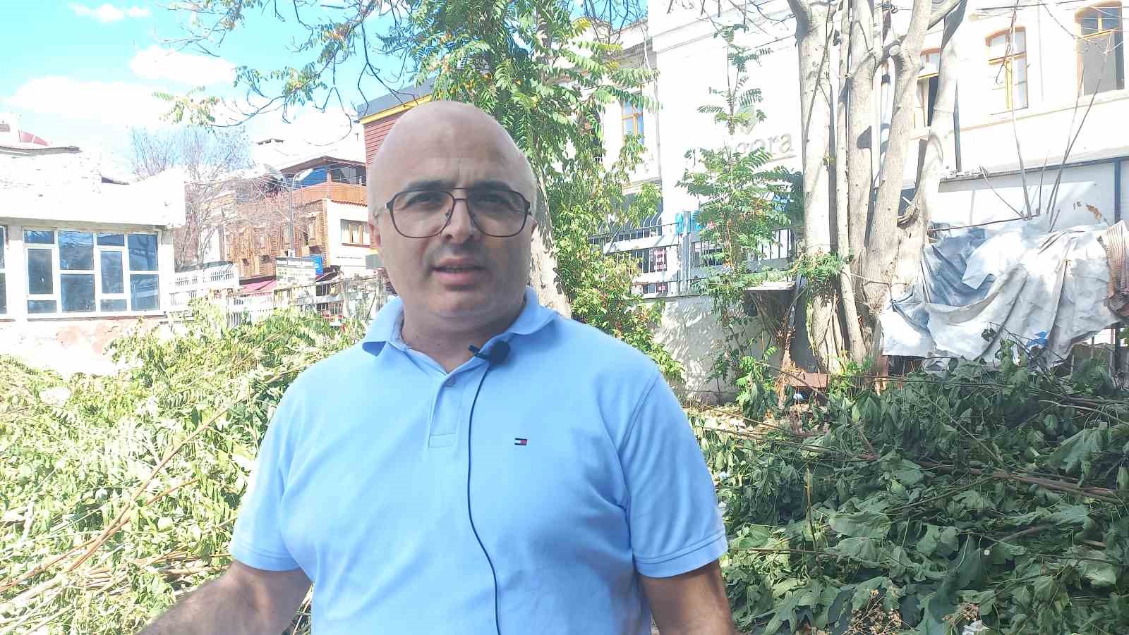 Tarihi Bizans surları otlardan temizleniyor