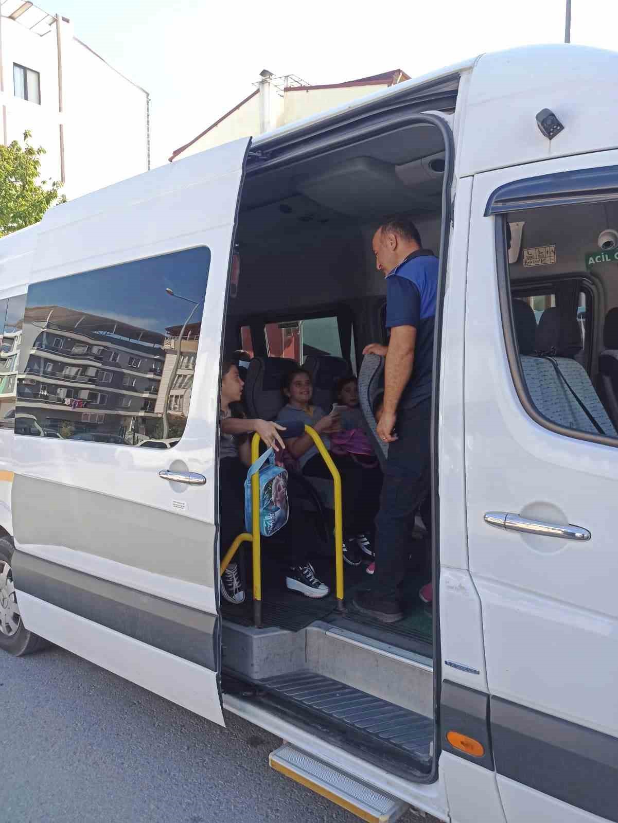 Altınova&rsquo;da &ouml;ğrenci servis ara&ccedil;ları denetlendi
