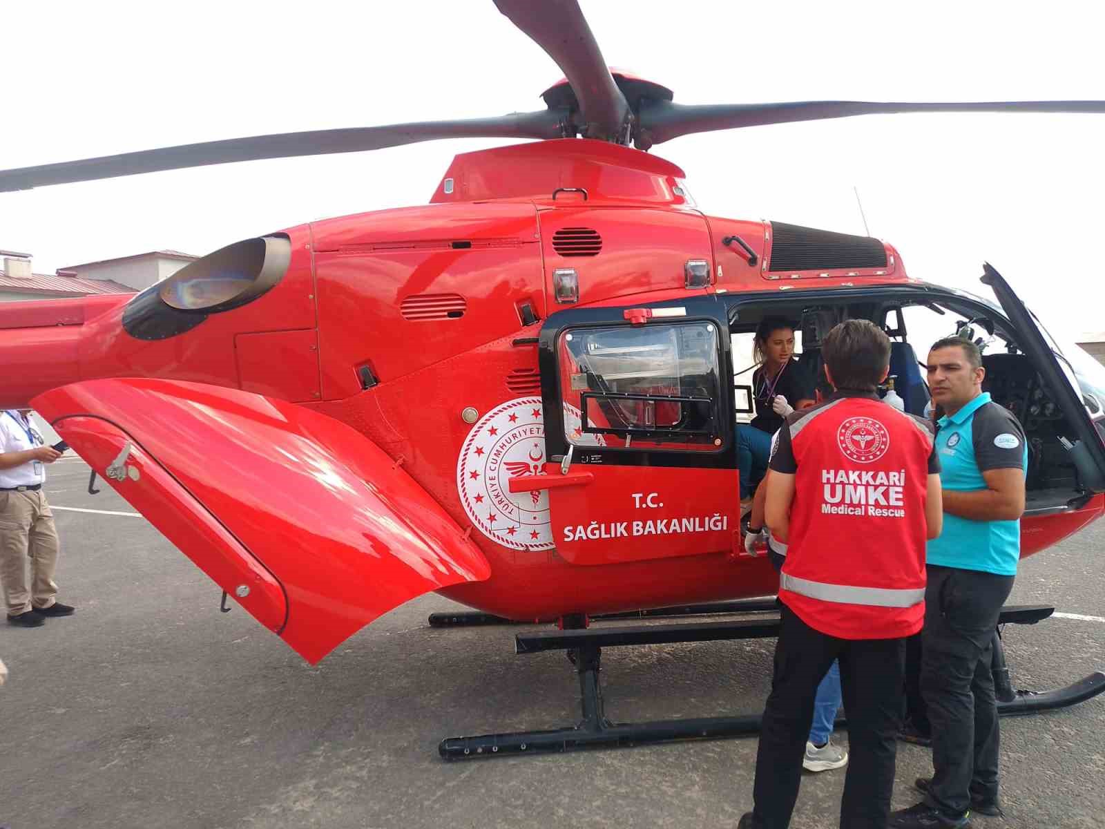 6 yaşındaki &ccedil;ocuk i&ccedil;in ambulans helikopter ve u&ccedil;ak havalandı
