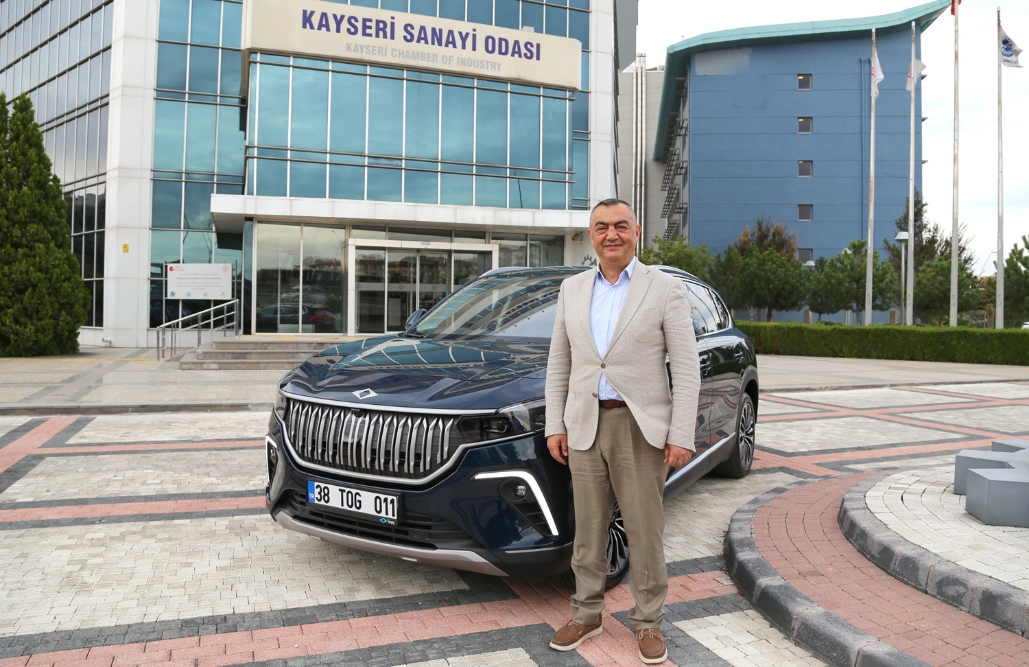 T&uuml;rkiye&rsquo;nin ilk yerli otomobili Togg, KAYSO&rsquo;ya teslim edildi
