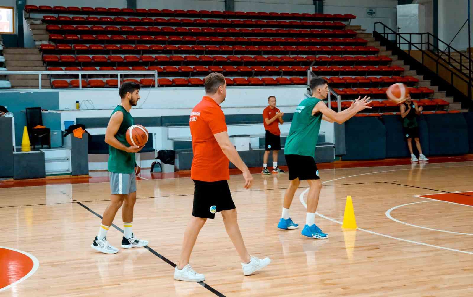 Basketbol heyecanı parkelere geri döndü