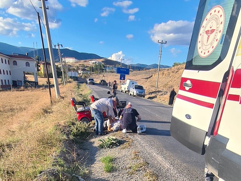 3 tekerlekli moped devrildi: 1 yaralı