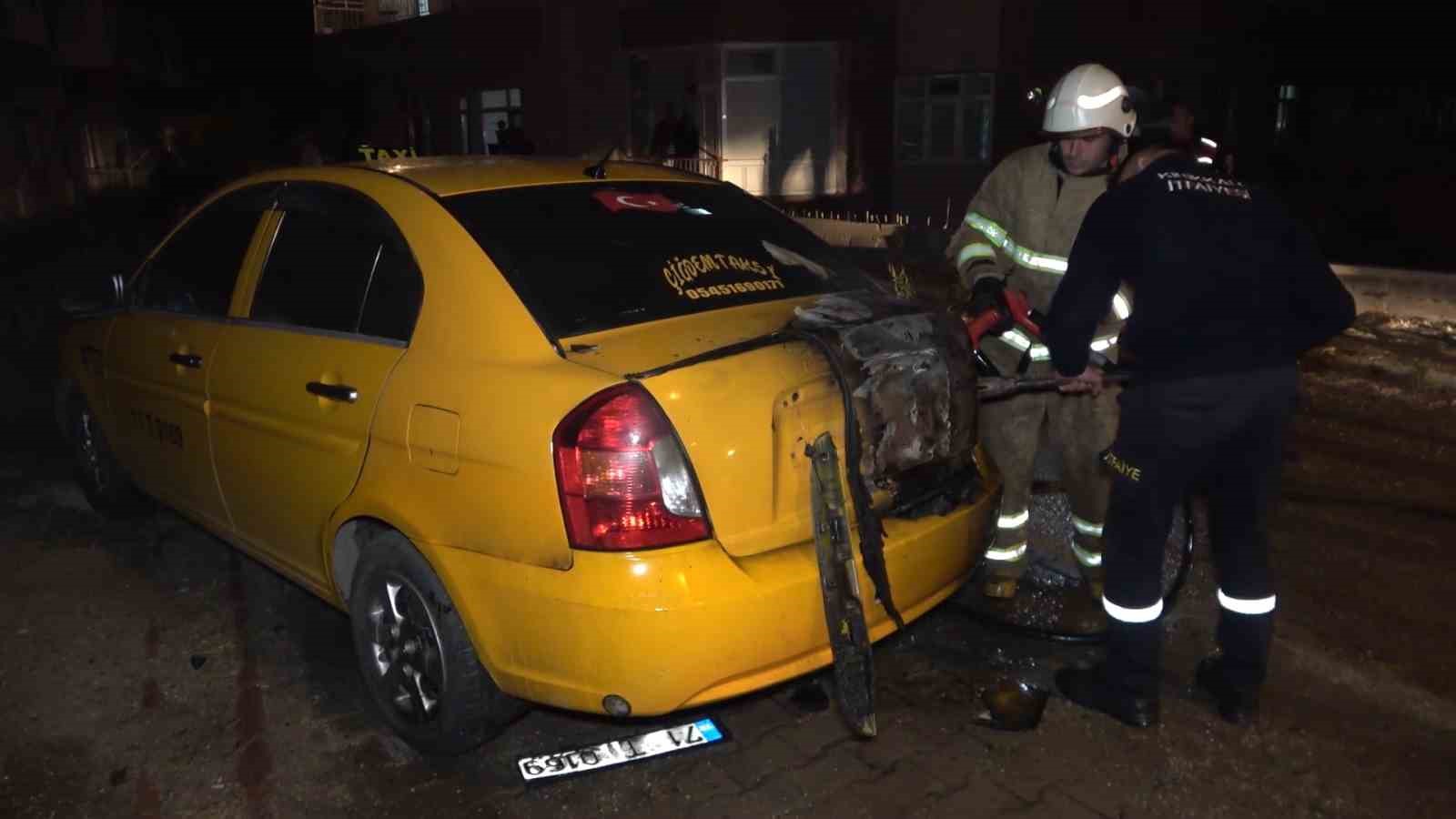 Kırıkkale&rsquo;de ticari takside &ccedil;ıkan yangını itfaiye s&ouml;nd&uuml;rd&uuml;
