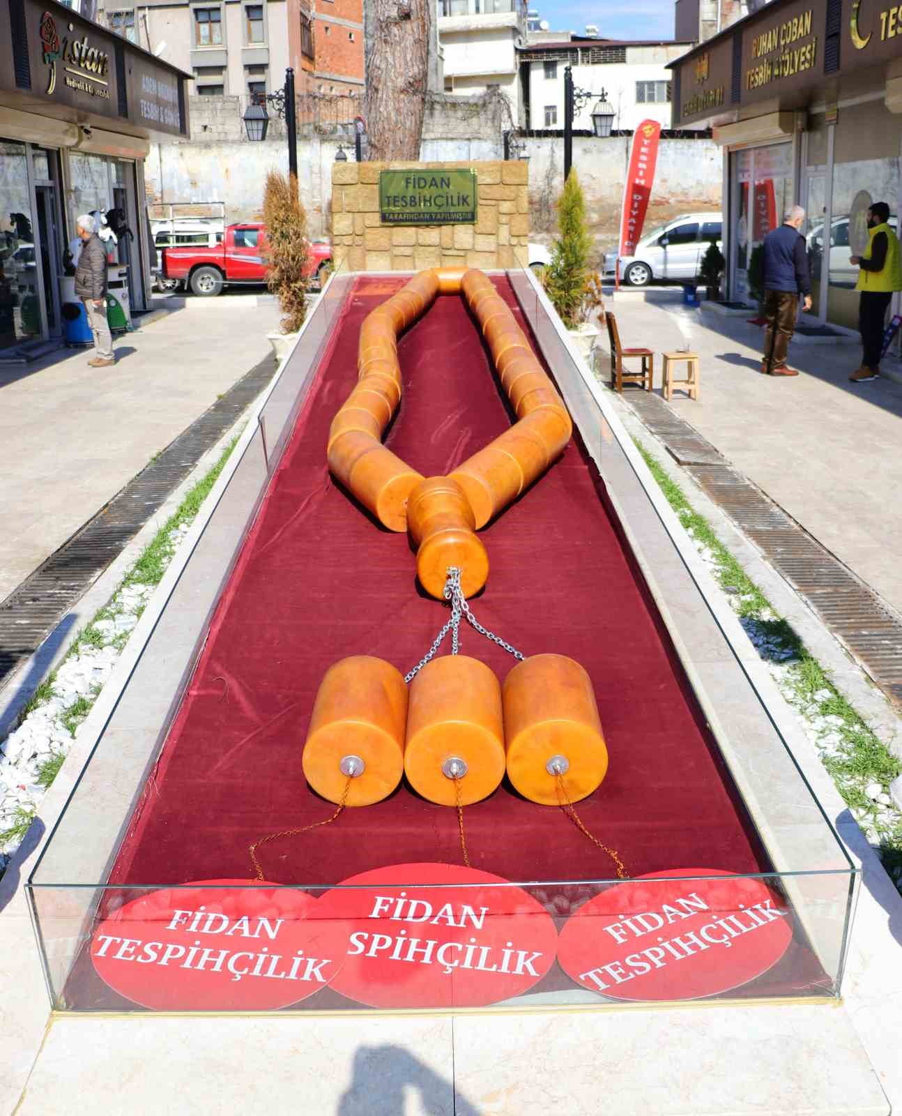 1 tonluk tespihten 3 bin 500 &ouml;zel &uuml;retim tespih yapıldı
