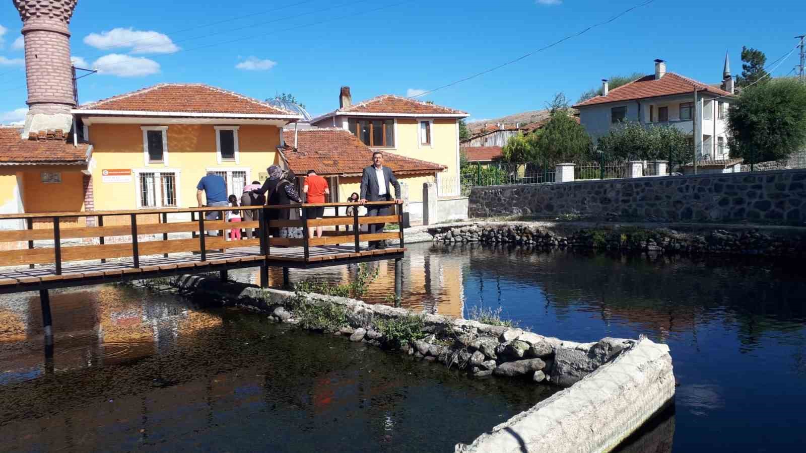 Binlerce asker balığının salındığı göl turizme kazandırılacak
