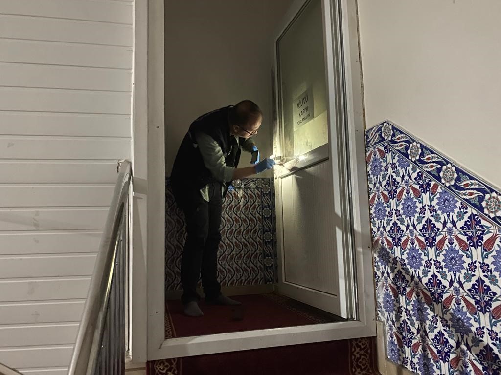 Cami faresi su&ccedil;&uuml;st&uuml; yakalandı
