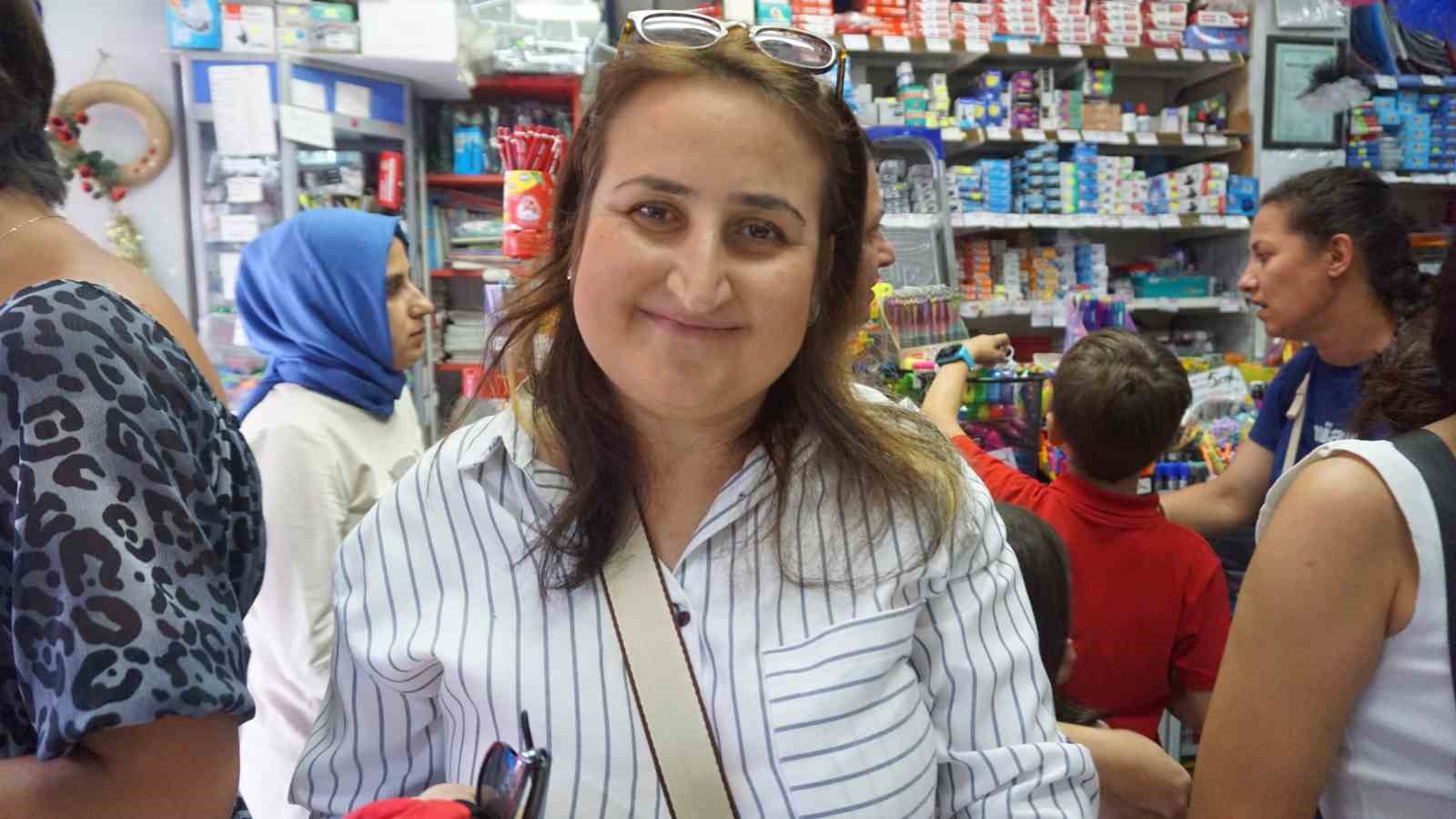 Okullar a&ccedil;ıldı, kırtasiyelerde hareketlilik arttı
