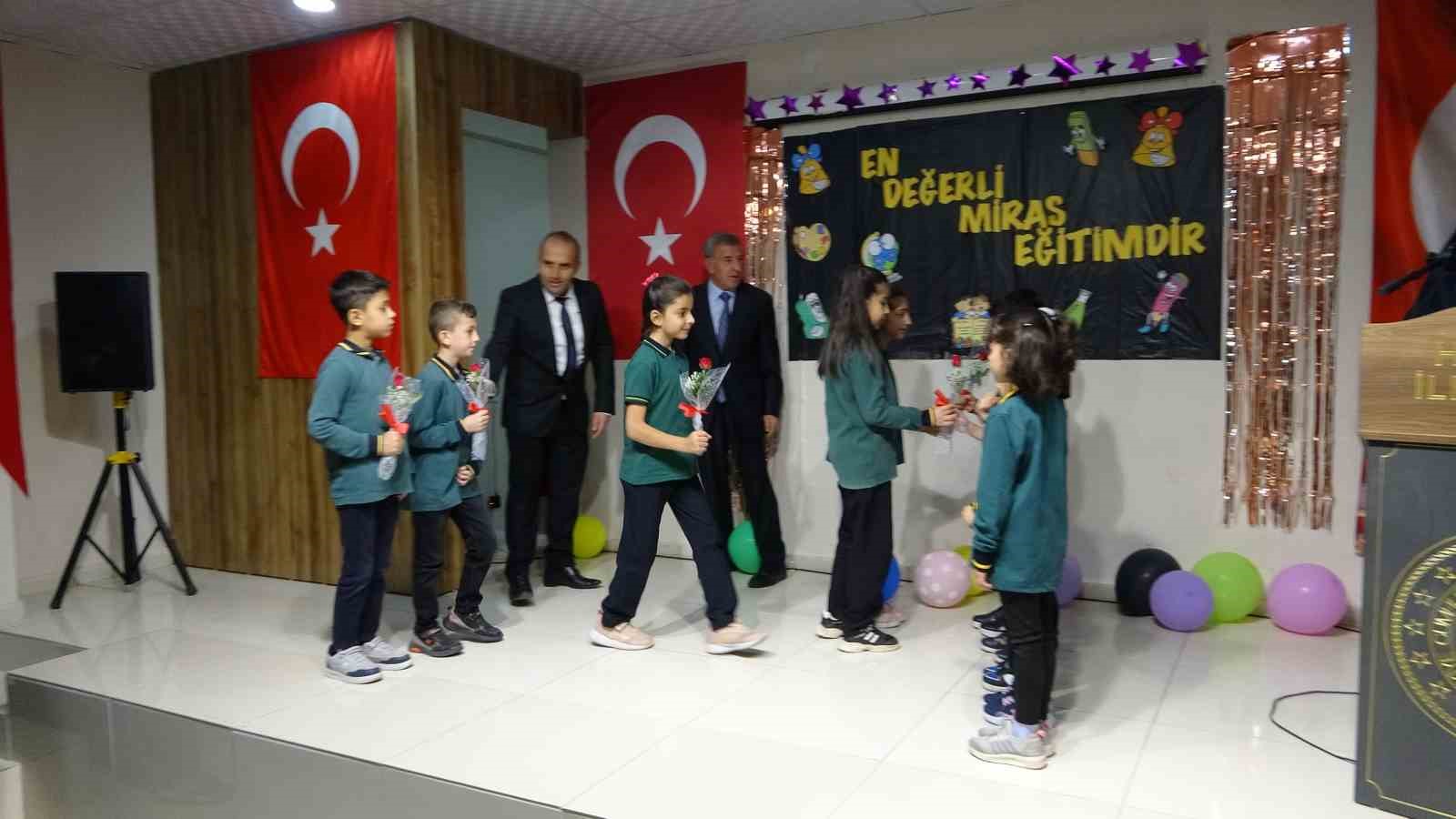 Tatvan&rsquo;da İlk&ouml;ğretim Haftası t&ouml;renle kutlandı
