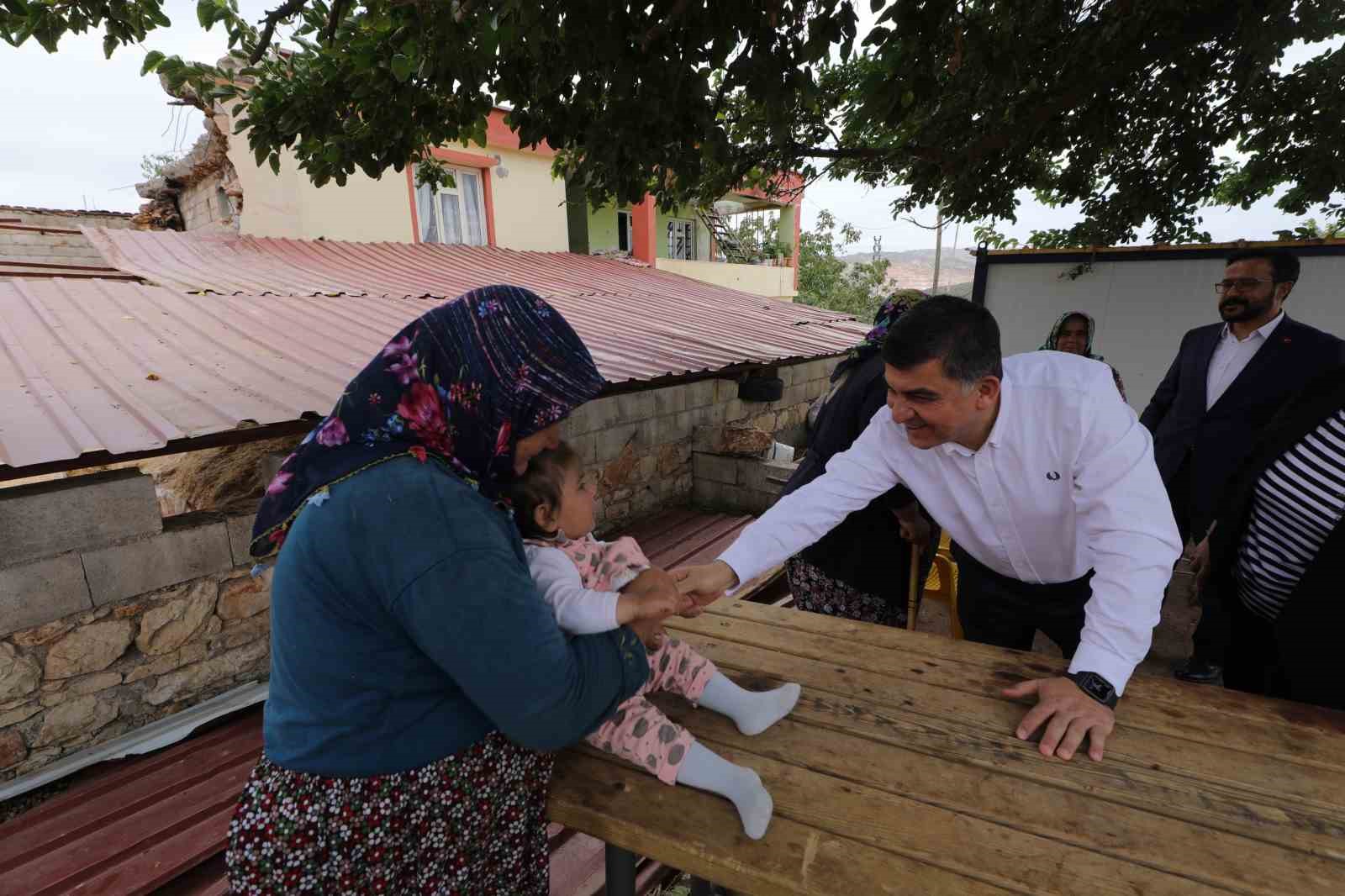 Fadıloğlu, mahalle sakinlerinin taleplerini dinledi