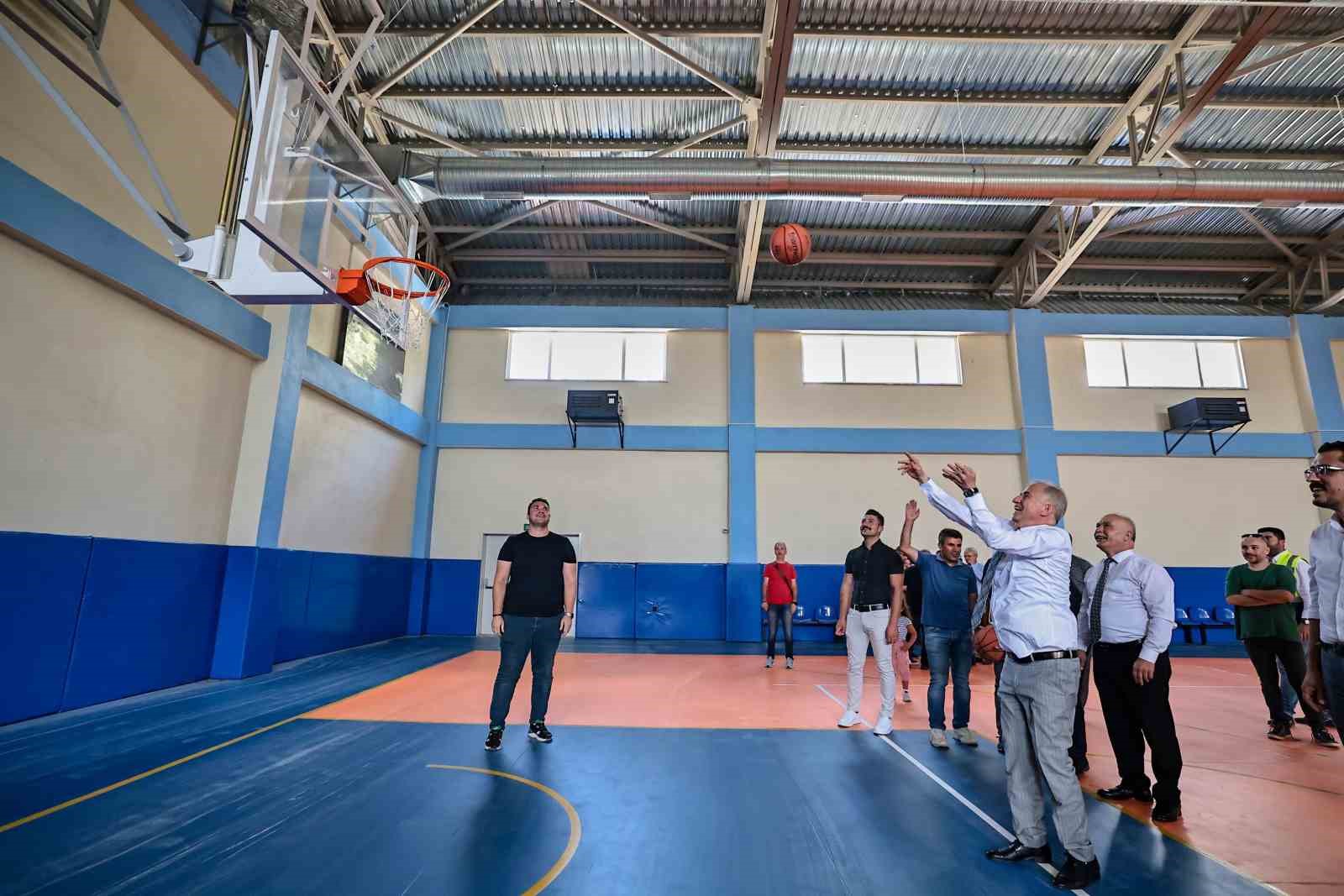 Çardak Kapalı Spor Salonu ve Gençlik Merkezi tamamlandı