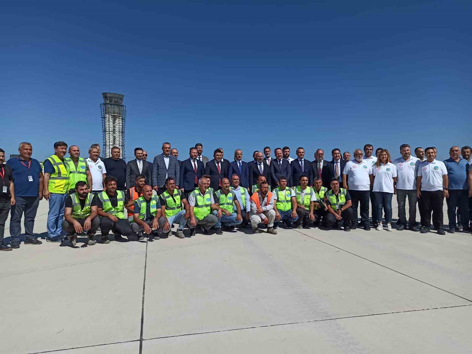 Ulaştırma ve Altyapı Bakanı Uraloğlu: “Sabiha Gökçen Havalimanımızın 2’inci pistini iniş ve kalkışa müsait duruma getirdik”