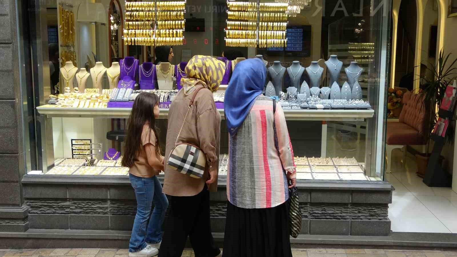 Altın piyasasındaki durgunluk kuyumcuları olumsuz etkiliyor
