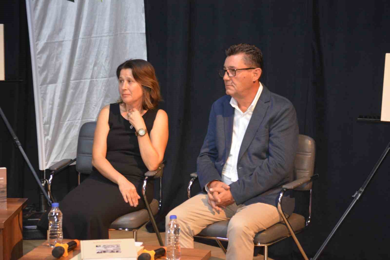 Ayvalık&rsquo;a &Ouml;nder Aksoy ile yeniden baktılar
