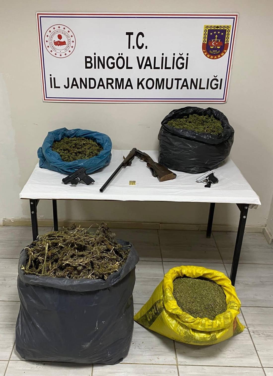 Bing&ouml;l&rsquo;de narkoter&ouml;r operasyonlarında uyuşturucu ve silahlar ele ge&ccedil;irildi
