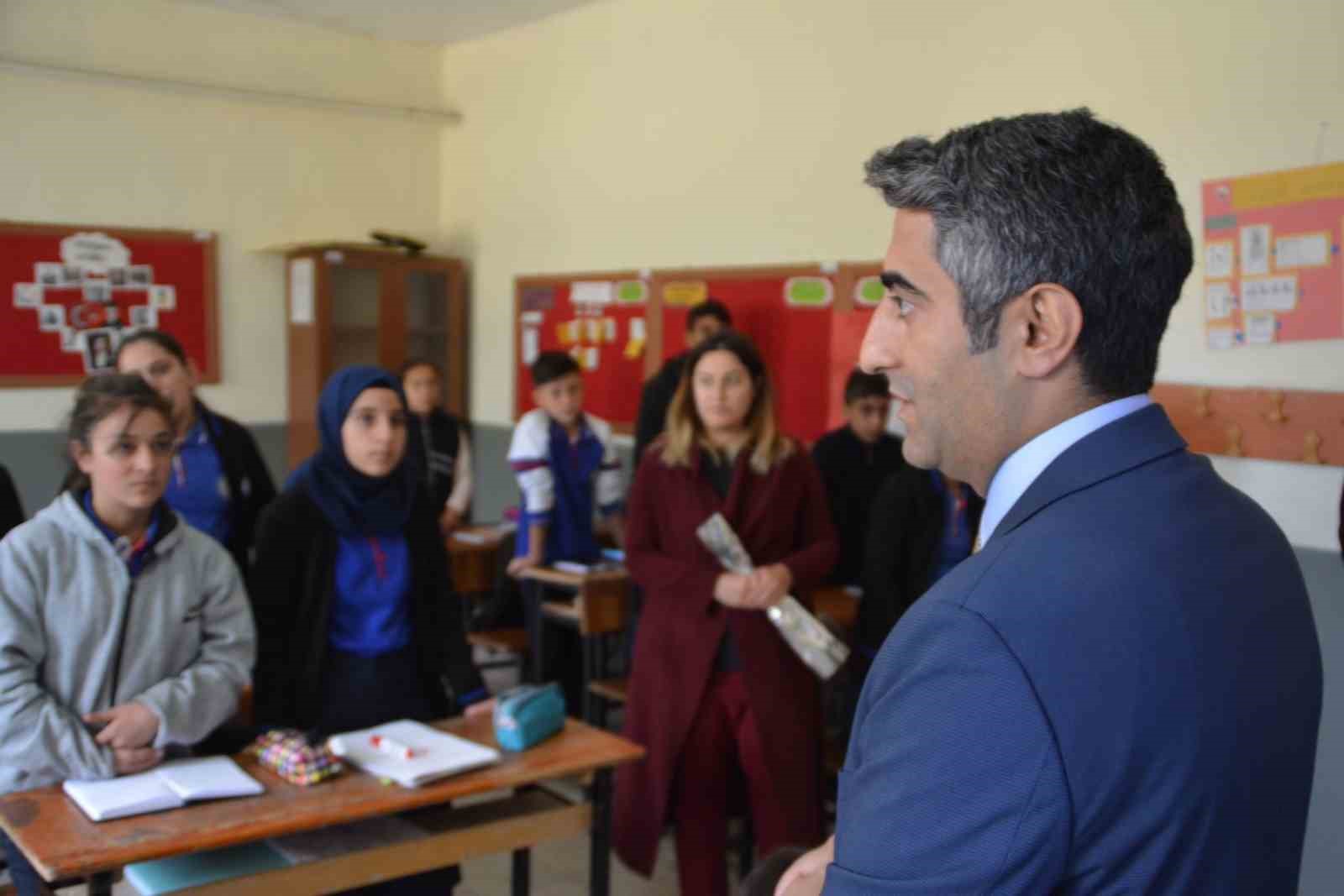Sarıkamış’ta ilk ders zili çaldı