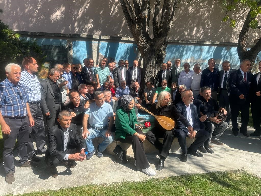 Taş Medreseli &Uuml;lk&uuml;c&uuml;ler 1980 darbesinde idam edilen &uuml;lk&uuml;c&uuml;leri Ulucanlar Cezaevi&rsquo;nde andı 