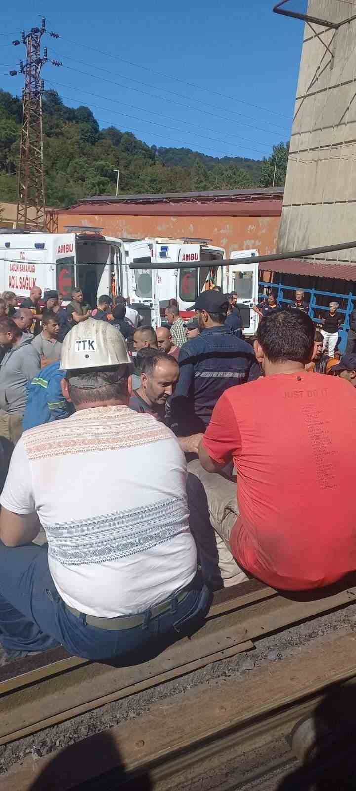 G&ouml;&ccedil;&uuml;kten &ccedil;ıkartılan yaralılar hastanelere kaldırıldı
