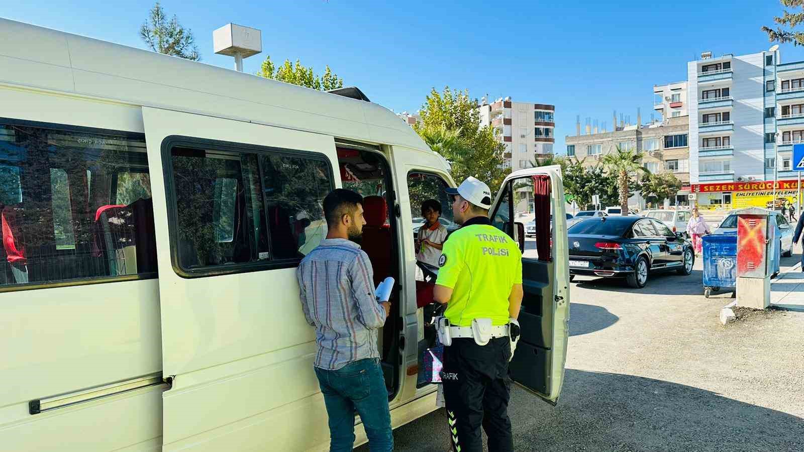 Birecik’te polis ekipleri öğrencileri bilgilendirdi