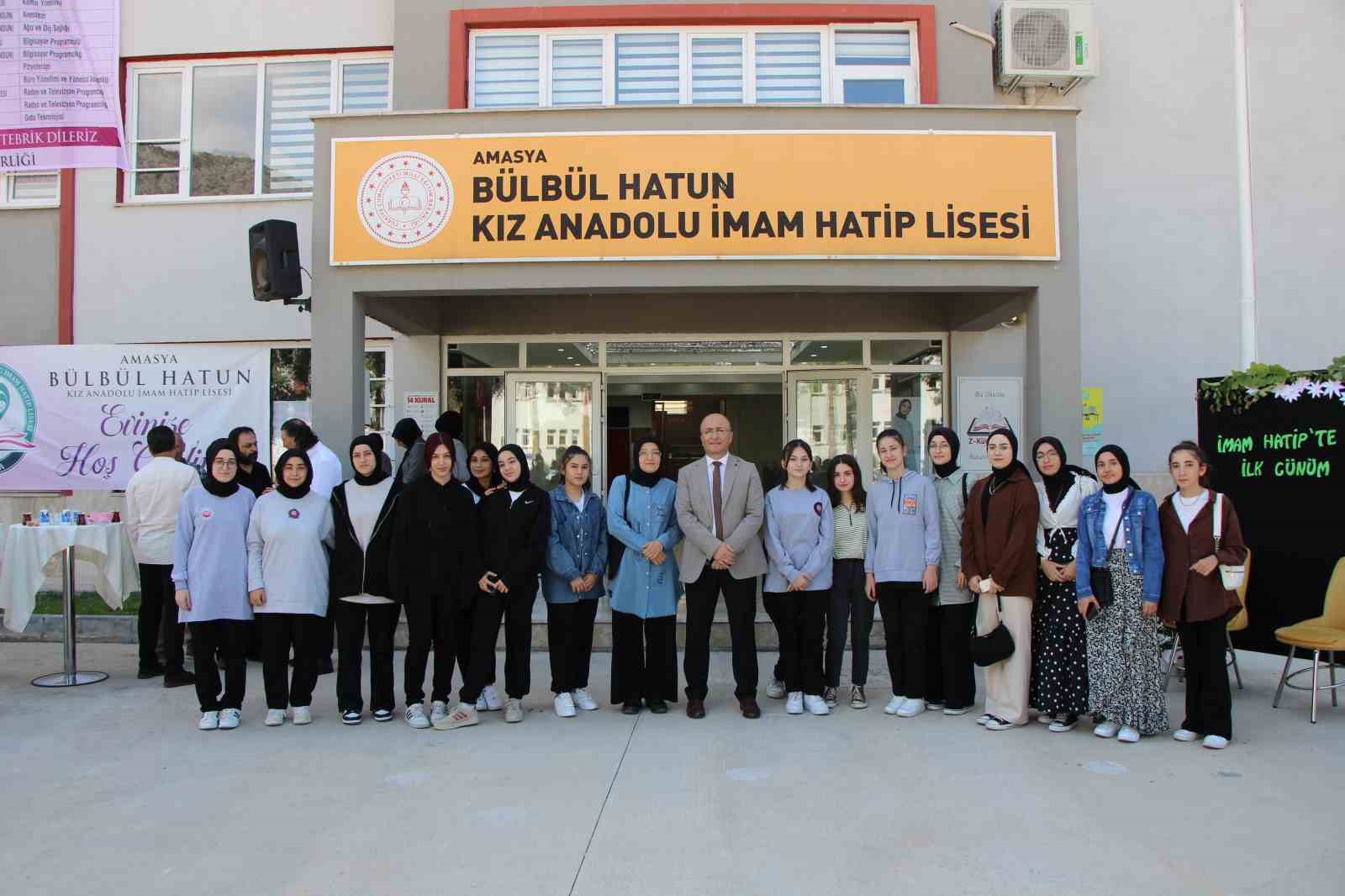 Amasya Bülbül Hatun Kız Anadolu İmam Hatip Lisesi’nde 71 mezundan 30’u üniversiteyi kazandı