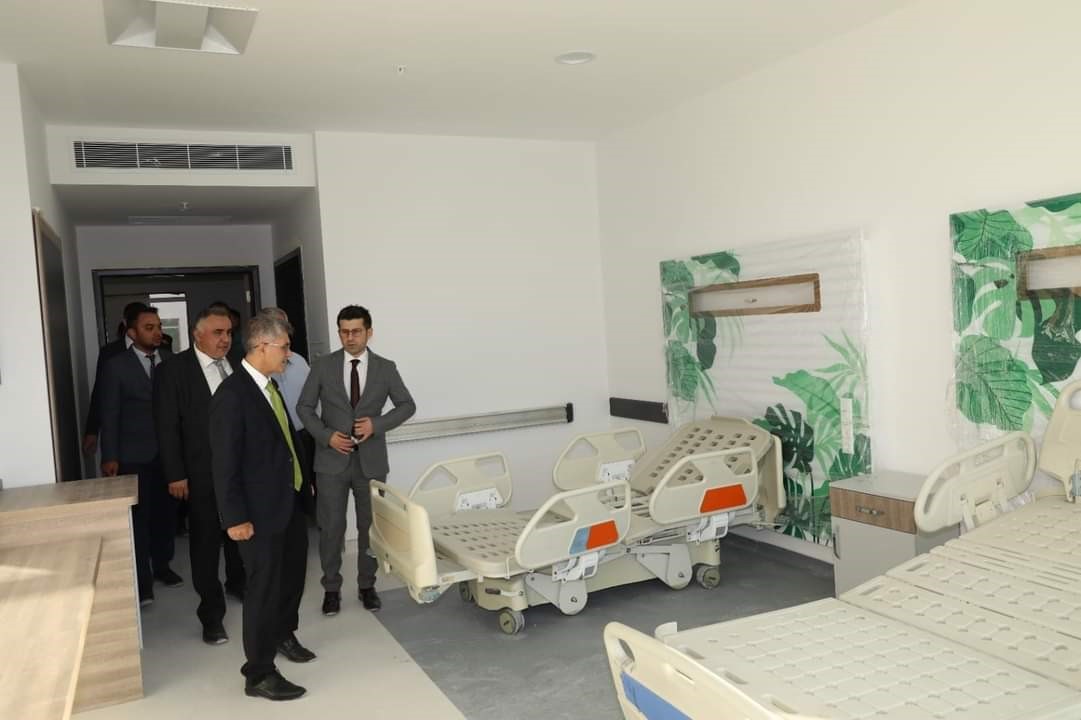 Vali Çelik, Niğde Ömer Halisdemir Eğitim ve Araştırma Hastanesi’nde incelemelerde bulundu