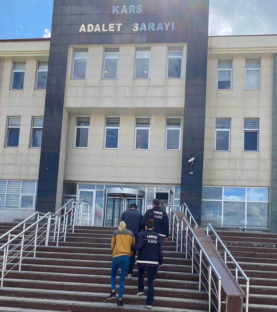 Kars’ta uyuşturucu taciri 2 kişi tutuklandı