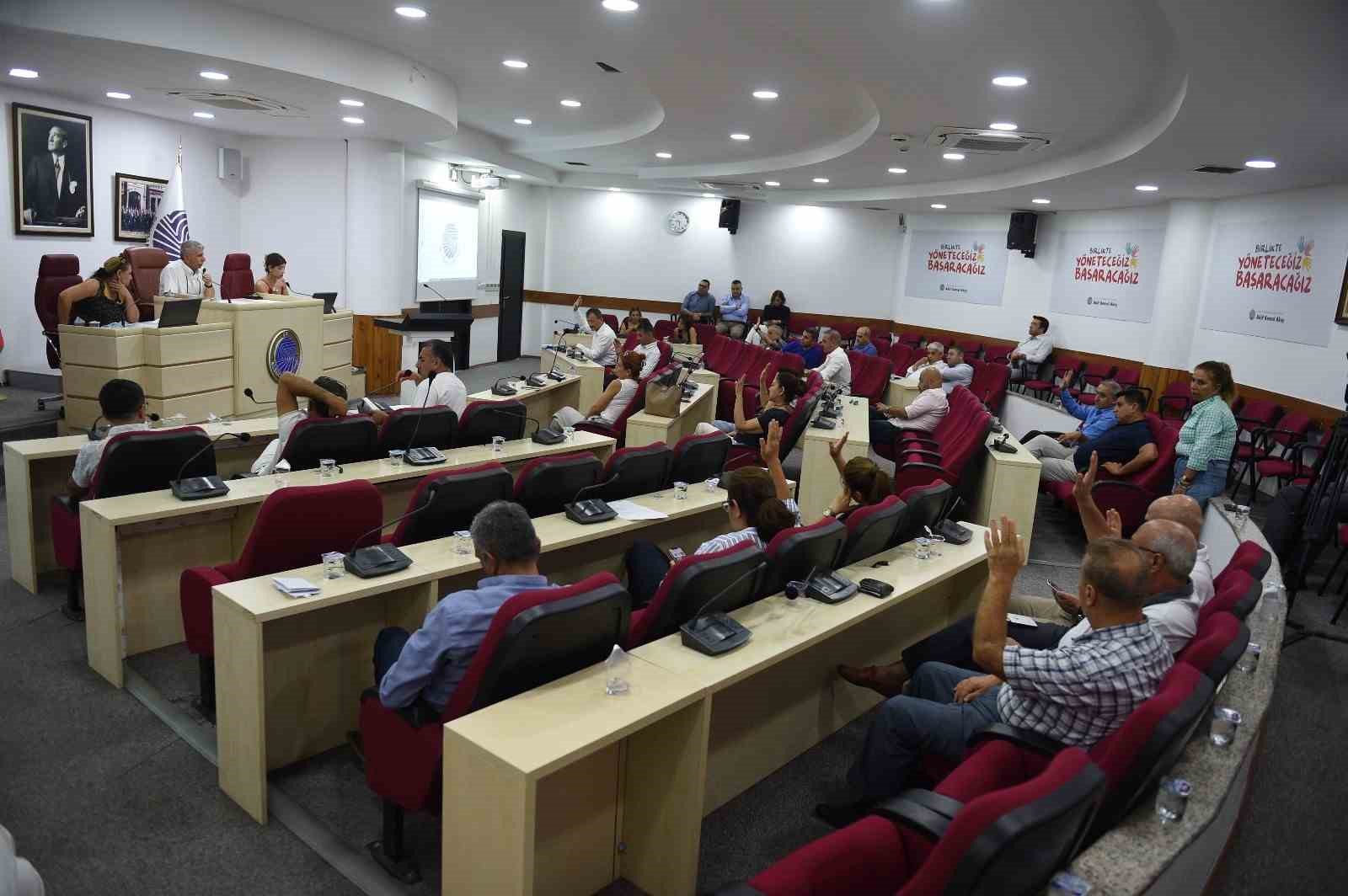 Seyhan Belediyesi’nden üniversiteyi kazanan öğrencilere destek