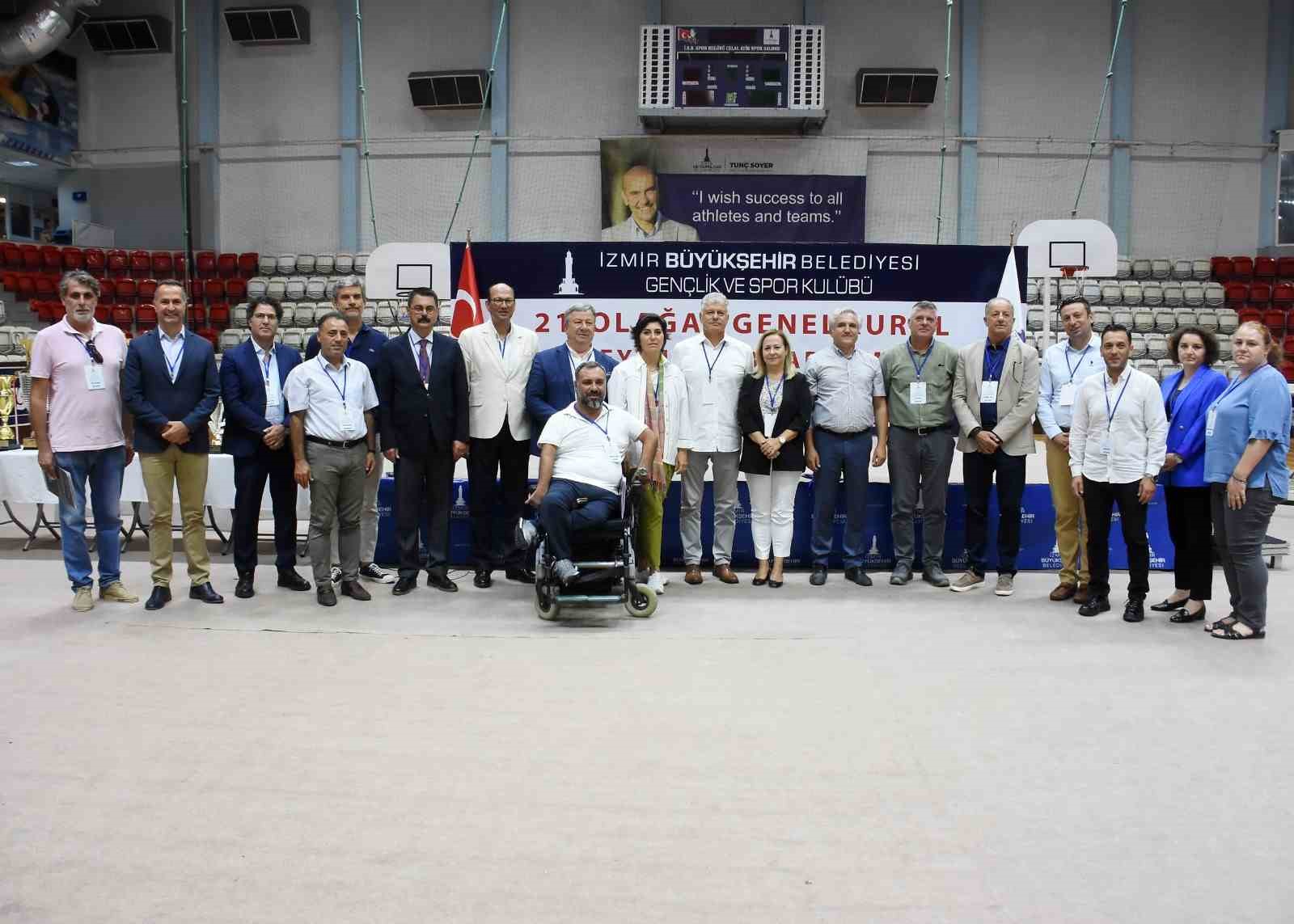 İzmir Büyükşehir Belediyesi Gençlik ve Spor Kulübü’nde bayrak değişimi