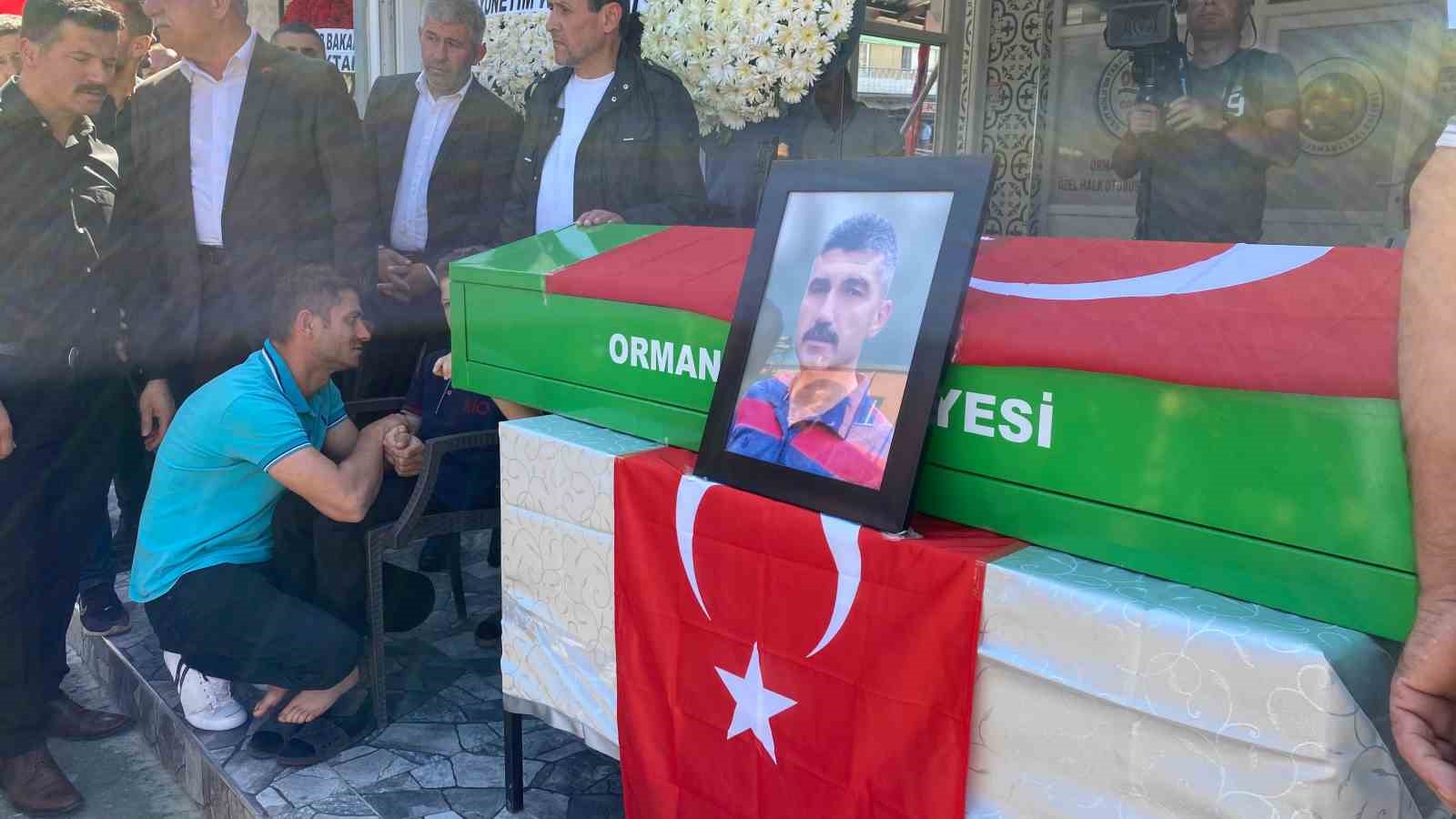 G&ouml;&ccedil;&uuml;kte &ouml;len madenci emekliliği dolmasına rağmen &ccedil;ocukları i&ccedil;in &ccedil;alışmaya devam etti
