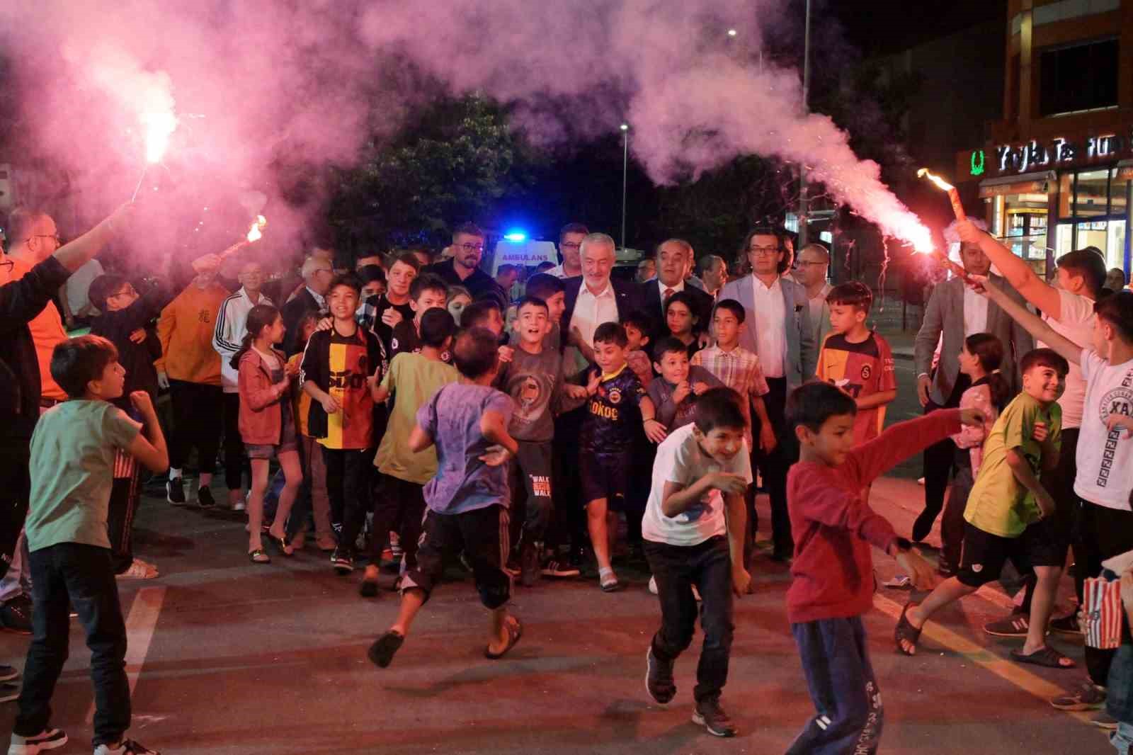 Başkan Başdeğirmen’e mahalle ziyaretinde coşkulu karşılama