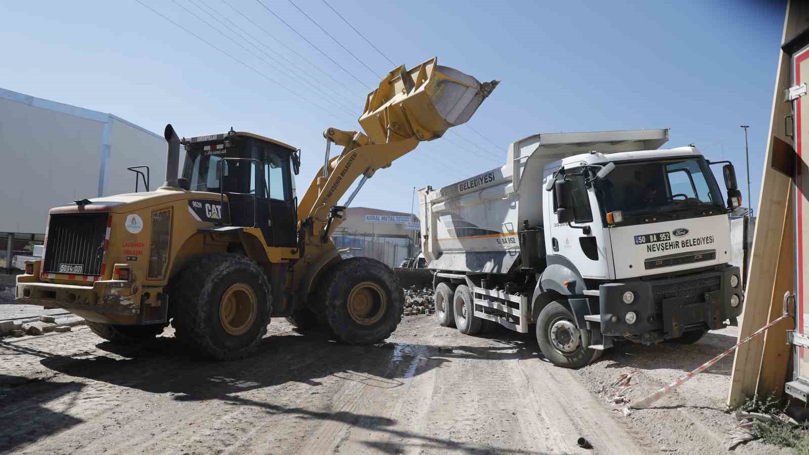 Sanayi bölgesinde sıcak asfalt çalışmalar başladı