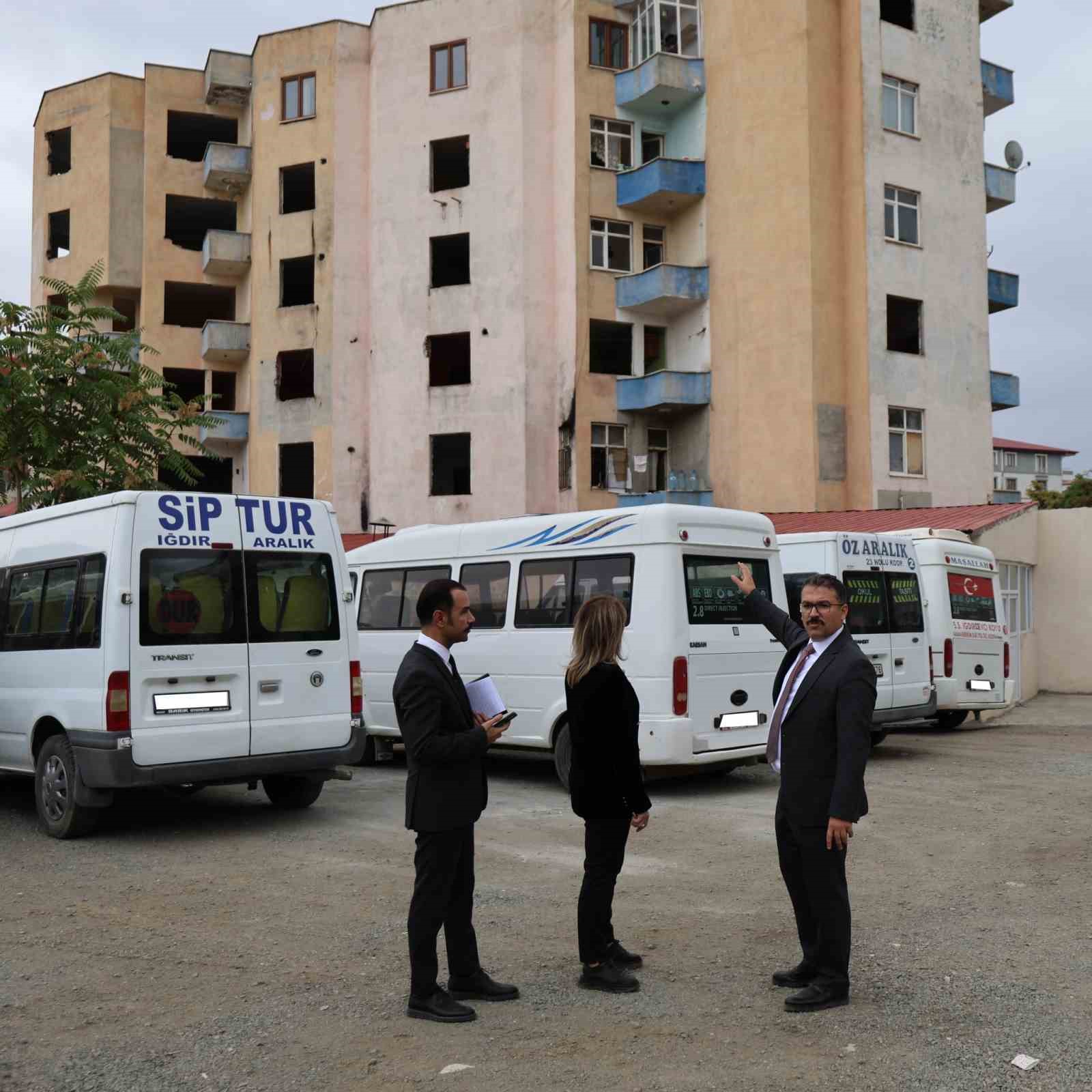 Iğdır’da metruk binalar yıkılıyor