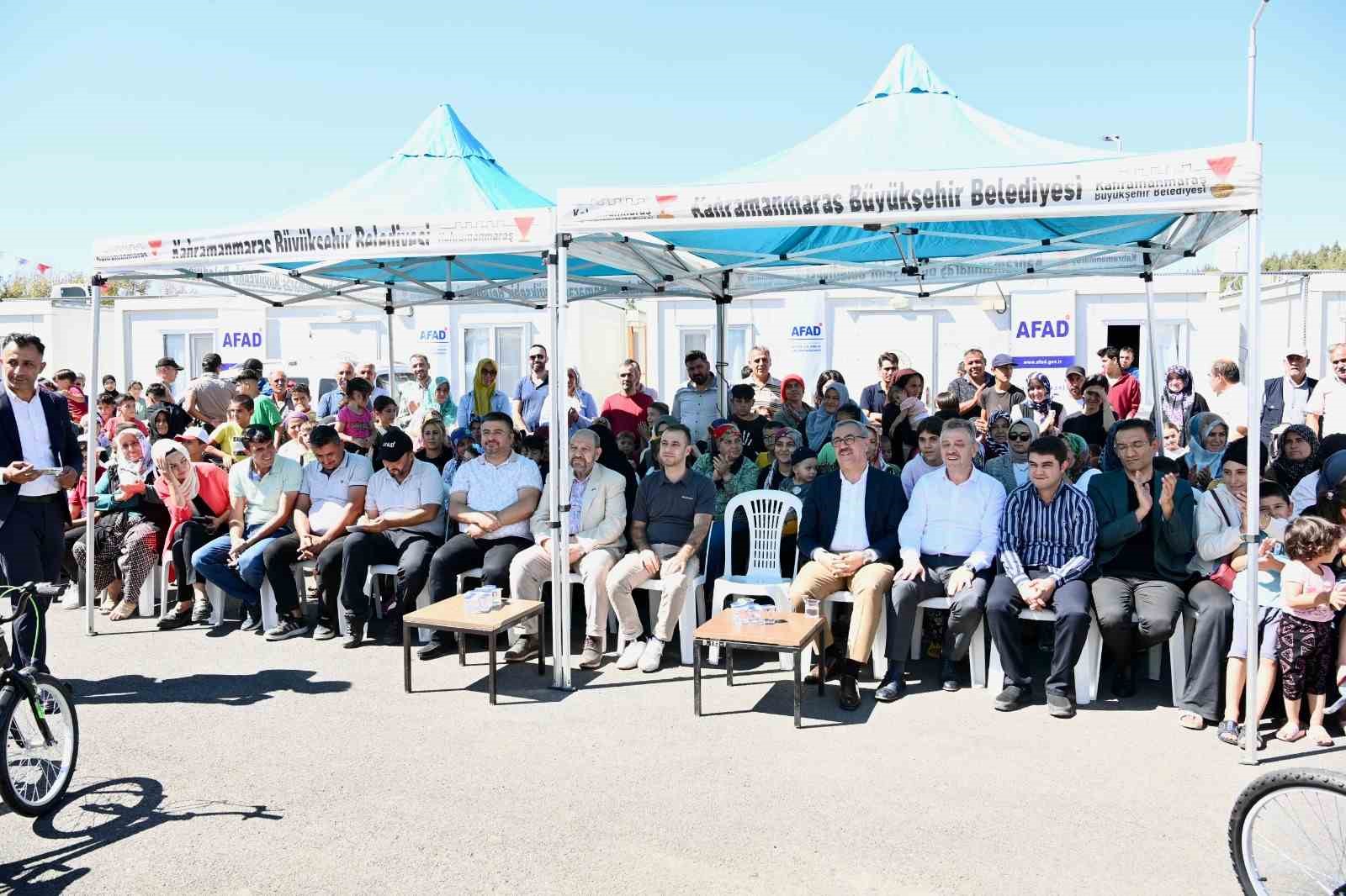 Gaziosmanpaşa Belediyesi depremzede çocuklara bisiklet hediye etti