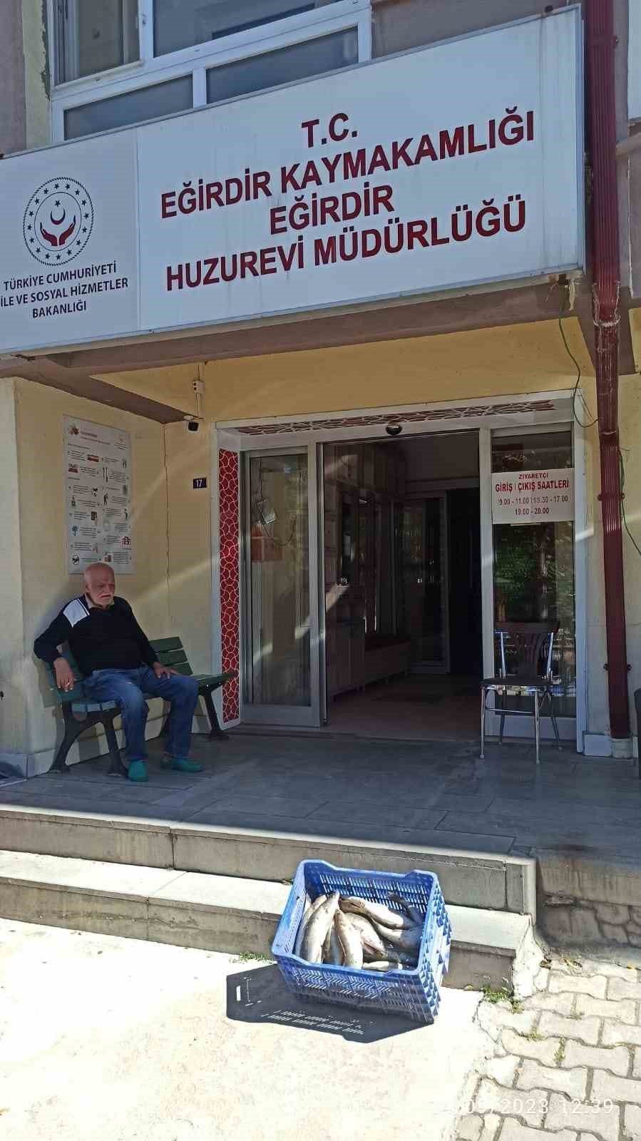 Eğirdir G&ouml;l&uuml;&rsquo;nde ka&ccedil;ak balık avlayan 2 balık&ccedil;ıya para cezası
