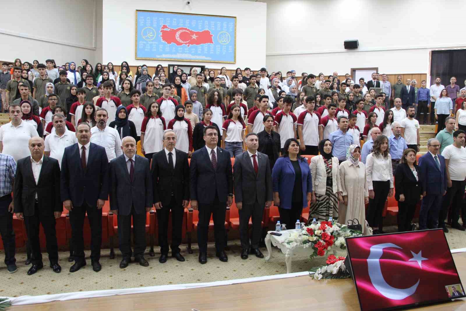 Nobel ödüllü Prof. Dr. Aziz Sancar Batmanlı öğrencilerle buluştu