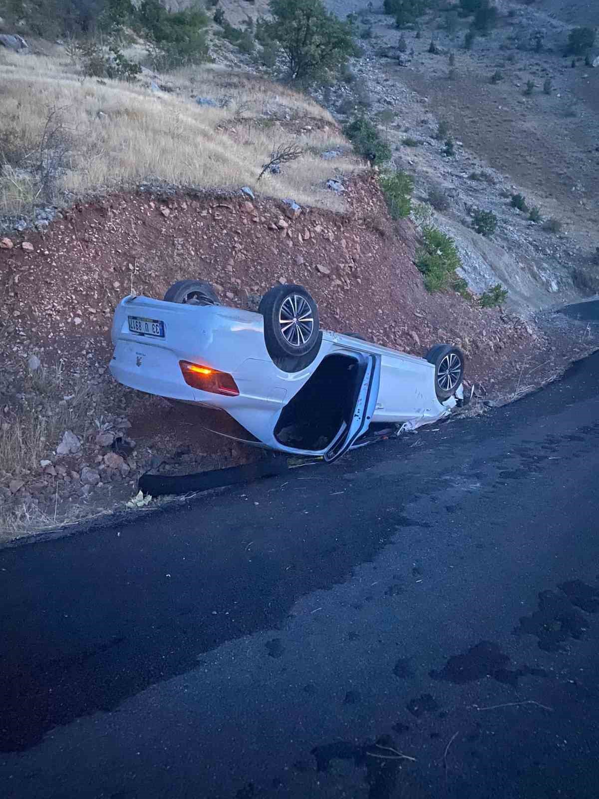 Adıyaman&rsquo;da kontrolden &ccedil;ıkan ara&ccedil; takla attı: 6 yaralı
